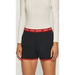 Tommy Hilfiger - Szorty. Niebieskie szorty damskie TOMMY HILFIGER, s, z aplikacjami, z elastanu. Za 159,90 zł.
