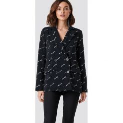NA-KD Trend Dwurzędowa marynarka oversize - Black. Czarne marynarki damskie NA-KD Trend, bez wzorów. W wyprzedaży za 121,47 zł.
