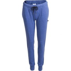 Spodnie dresowe damskie SPDD600 - denim melanż - Outhorn. Szare spodnie dresowe damskie marki Outhorn, z poliesteru, sportowe. W wyprzedaży za 39,99 zł.