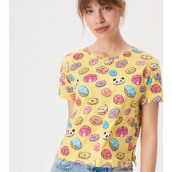 Bawełniany T-shirt w donuty - Żółty. Żółte t-shirty damskie Sinsay, xl, bez wzorów, z bawełny, bez kołnierzyka. W wyprzedaży za 7,99 zł.