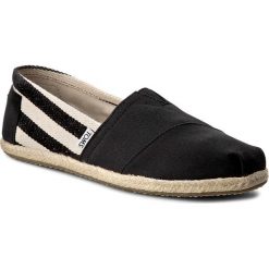 Espadryle TOMS - Classic 10005415 Black Stripe. Czarne espadryle damskie marki Toms, bez wzorów, z tworzywa sztucznego, bez obcasa, na płaskiej podeszwie. W wyprzedaży za 179,00 zł.