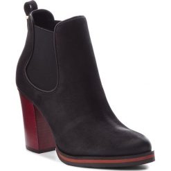 Botki CARINII - B4670/C 360-E50-POL-B77. Czarne buty zimowe damskie Carinii, z nubiku, na obcasie. Za 419,00 zł.