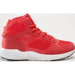 Sneakersy za kostkę - Czerwony. Czerwone sneakersy męskie House, za kostkę, bez zapięcia. W wyprzedaży za 59,99 zł.