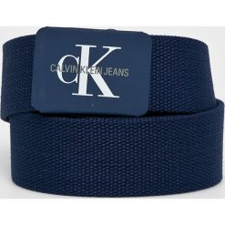 Calvin Klein Jeans - Pasek. Niebieskie paski męskie Calvin Klein Jeans, w paski, z poliesteru. W wyprzedaży za 139,90 zł.