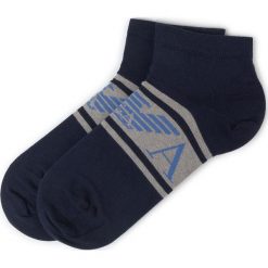 Zestaw 2 par niskich skarpet męskich EMPORIO ARMANI - 302228 9A240 00134 r. 39-46 Blu. Niebieskie skarpetki męskie z elastanu. W wyprzedaży za 59,00 zł.