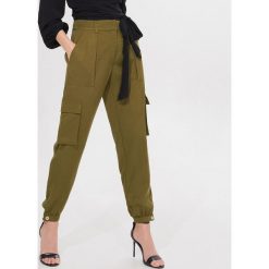 Spodnie cargo Eco Aware - Khaki. Brązowe spodnie damskie Mohito. W wyprzedaży za 39,99 zł.