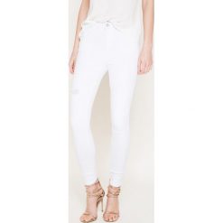 Missguided - Jeansy. Białe jeansy damskie marki Missguided. W wyprzedaży za 89,90 zł.