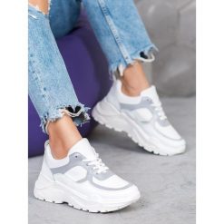 Stylowe sneakersy. Sneakersy damskie SHELOVET, ze skóry ekologicznej. Za 79,00 zł.
