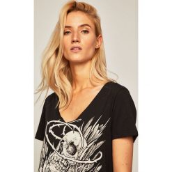 Medicine - T-shirt by Mariusz Romanowicz, Tattoo Konwent. Czarne t-shirty damskie MEDICINE, s, z nadrukiem, z bawełny, bez kołnierzyka. Za 69,90 zł.