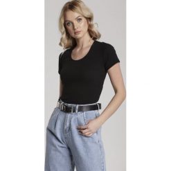 Czarny T-shirt Nahlle. Czarne bluzki damskie Renee, s, bez wzorów, z dzianiny, klasyczne, z okrągłym kołnierzem. Za 39,99 zł.
