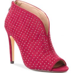Szpilki MENBUR - 09863 Cherry 0077. Różowe półbuty damskie Menbur, z aplikacjami, ze skóry ekologicznej, eleganckie, bez obcasa, na obcasie, bez zapięcia. W wyprzedaży za 219,00 zł.