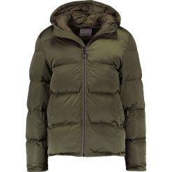 Samsøe & Samsøe MINUS HOOD Kurtka zimowa ivy green. Zielone kurtki męskie marki Samsøe & Samsøe, na zimę, s, bez wzorów, z poliesteru, bez kaptura. W wyprzedaży za 479,50 zł.