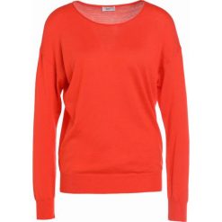 CLOSED Sweter orange lava. Czerwone swetry damskie CLOSED, xs, bez wzorów, z jedwabiu, bez rękawów, bez kaptura. W wyprzedaży za 434,85 zł.
