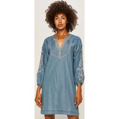 Pepe Jeans - Sukienka Marina. Niebieskie sukienki damskie Pepe Jeans, na co dzień, s, z haftami, z bawełny, marine, bez kołnierzyka, z długim rękawem, długie, mini, proste. Za 339,90 zł.