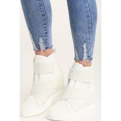Białe Sneakersy Maritta. Białe koturny damskie Born2be, z okrągłym noskiem, bez obcasa, na koturnie, na rzepy. Za 69,99 zł.