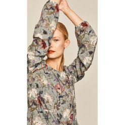 Medicine - Bluzka Boho Breeze. Niebieskie bluzki damskie MEDICINE, s, w kwiaty, z wiskozy, boho, z okrągłym kołnierzem, z długim rękawem. Za 89,90 zł.