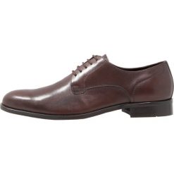 KIOMI Eleganckie buty brown. Brązowe buty wizytowe męskie KIOMI, z materiału, na sznurówki. Za 419,00 zł.
