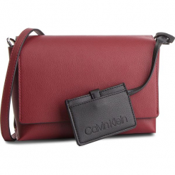 Torebka CALVIN KLEIN - Tack Med Flap Crosbody K60K604818 242. Czerwone listonoszki damskie Calvin Klein, ze skóry ekologicznej. Za 399,00 zł.