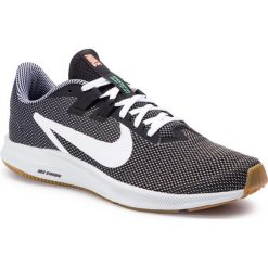 Buty NIKE - Downshifter 9 Se BQ9257 001 Black/White Gum/Light Brown. Czarne buty sportowe męskie Nike, z tworzywa sztucznego, bez zapięcia, do biegania, nike downshifter. W wyprzedaży za 199,00 zł.