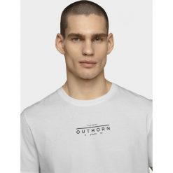 T-shirt męski TSM602 - biały - Outhorn. Białe koszulki męskie Outhorn, m, bez wzorów, bez kołnierzyka. Za 34,99 zł.