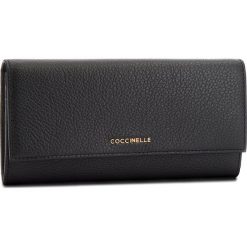 Duży Portfel Damski COCCINELLE - CW5 Metallic Soft E2 CW5 11 03 01 Noir 001. Czarne portfele damskie Coccinelle, ze skóry. W wyprzedaży za 419,00 zł.