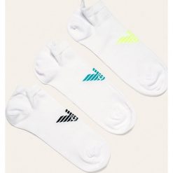 Emporio Armani - Skarpetki (3-pack). Czarne skarpetki męskie Emporio Armani, z nadrukiem, z elastanu. W wyprzedaży za 79,90 zł.