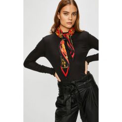 Vero Moda - Bluzka Fay. Czarne bluzki damskie marki Vero Moda, s, z lyocellu, casualowe, z dekoltem w łódkę. W wyprzedaży za 49,90 zł.