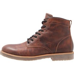 Pier One Botki sznurowane cognac. Brązowe botki męskie Pier One, z materiału, na sznurówki. Za 379,00 zł.