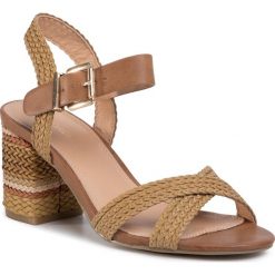 Sandały DEEZEE - WYL2206-1 Beige. Pomarańczowe klapki damskie DeeZee, bez wzorów, ze skóry ekologicznej, bez obcasa, na obcasie. Za 149,99 zł.