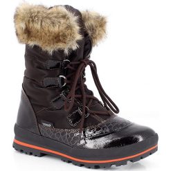 Kozaki zimowe "Victoria" w kolorze brązowym. Pomarańczowe kozaki damskie Kimberfeel, na zimę, z materiału, bez obcasa, na sznurówki. W wyprzedaży za 429,95 zł.