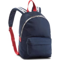 Plecak TOMMY JEANS - Tj Logo Tape Mini Ba AU0AU00342 901. Niebieskie plecaki męskie Tommy Jeans, z jeansu. Za 399,00 zł.
