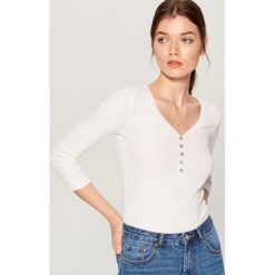 Bawełniana bluzka basic - Biały. Białe bluzki damskie Mohito, xl, bez wzorów, z bawełny, bez kołnierzyka, bez rękawów. Za 39,99 zł.