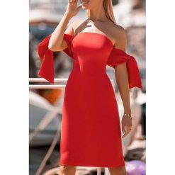 Sukienka ALVIOLA RED. Czerwone sukienki damskie IVET, xl, bez wzorów, eleganckie, bez kołnierzyka, z krótkim rękawem, krótkie, mini, z odkrytymi ramionami. W wyprzedaży za 39,00 zł.