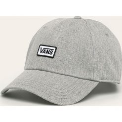 Vans - Czapka. Szare czapki damskie Vans, bez wzorów, z bawełny. W wyprzedaży za 129,90 zł.