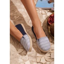 Granatowe Espadryle Loving Tonight. Niebieskie espadryle damskie Renee, w paski, bez obcasa, na płaskiej podeszwie. Za 49,99 zł.
