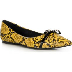 Buty damskie. Czarne baleriny damskie Wittchen, ze skóry. W wyprzedaży za 359,91 zł.