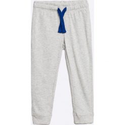 Blukids - Spodnie dziecięce 98-128 cm. Szare spodnie chłopięce marki Blukids, z bawełny. W wyprzedaży za 24,90 zł.