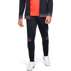 Under Armour Challenger III Spodnie dresowe Czarny Czerwony. Czerwone spodnie męskie Under Armour, l, bez wzorów, z elastanu. Za 206,95 zł.