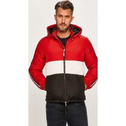 Armani Exchange - Kurtka. Czerwone płaszcze męskie Armani Exchange, xl, bez wzorów, z elastanu, krótkie, z kapturem. W wyprzedaży za 879,90 zł.