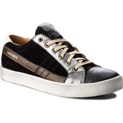 Sneakersy DIESEL - D-String Low Y01641 P1435 H4585 Black/Olive Night. Czarne sneakersy męskie Diesel, bez zapięcia. W wyprzedaży za 399,00 zł.