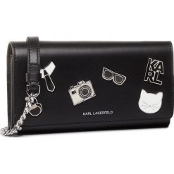 Torebka KARL LAGERFELD - 201W3235 Bk Mti/Mti. Czarne torebki klasyczne damskie KARL LAGERFELD, bez wzorów, ze skóry, wizytowe, bez dodatków. W wyprzedaży za 639,00 zł.
