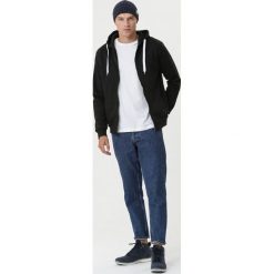Czarna Bluza Aspley. Czarne bluzy męskie Born2be, s, bez wzorów, z kapturem, z długim rękawem, długie, bez kaptura. Za 84,99 zł.