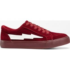 Sneakersy bonprix bordowy. Buty sportowe damskie bonprix. Za 59,99 zł.