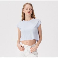 T-shirt z kontrastowymi paskami - Niebieski. Niebieskie t-shirty damskie Sinsay, s, w paski, z kontrastowym kołnierzykiem. Za 14,99 zł.