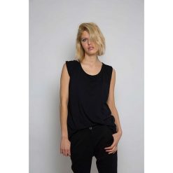 Top "Hayden" w kolorze czarnym. Czarne bluzki damskie June 7.2, m, bez wzorów, z bawełny, z okrągłym kołnierzem. W wyprzedaży za 169,95 zł.