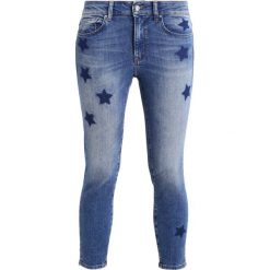 Mavi TESS Jeans Skinny Fit star dark stretch. Niebieskie jeansy damskie marki Mavi, z elastanu. W wyprzedaży za 169,95 zł.