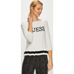 Guess Jeans - Sweter. Białe swetry klasyczne damskie marki Guess Jeans, s, z nadrukiem, z elastanu, z okrągłym kołnierzem. Za 369,90 zł.