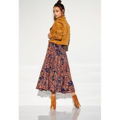 Spódnica midi w modne wzory druk 2. Spódniczki damskie Lemoniade, na jesień, s, bez wzorów, midi. Za 179,90 zł.