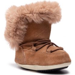 Śniegowce MOON BOOT - Crib Suede 34010300001 Whiskey. Pomarańczowe śniegowce dziewczęce . W wyprzedaży za 189,00 zł.