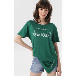 Zielony T-shirt Alanome. Zielone bluzki damskie Born2be, s, bez wzorów, bez kołnierzyka. W wyprzedaży za 49,99 zł.